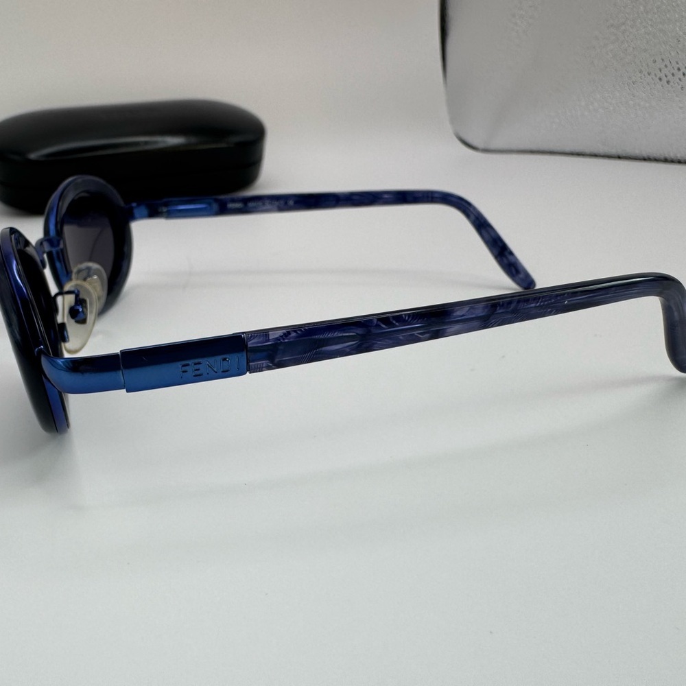 Vintage Fendi SL 7116 Blue Oval Sunglasses Made in Italy Small Frame Y2K - Picture 6 of 7